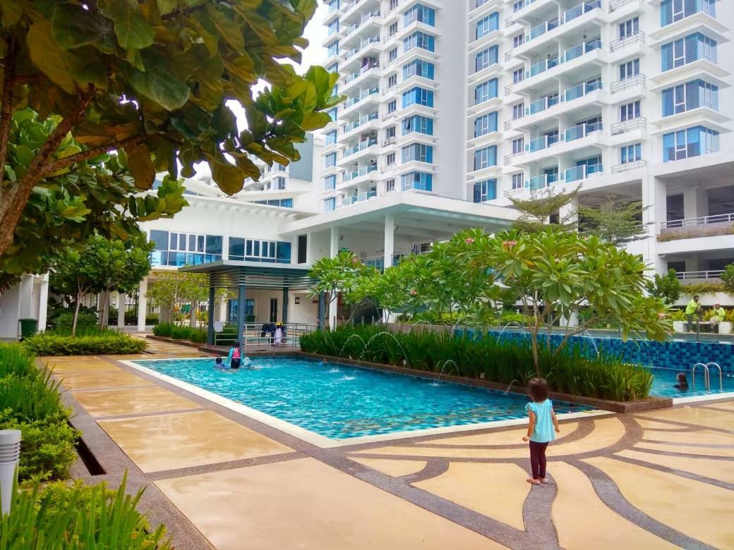 Putra 1 Pool Homestay Bandar Seri Putra Kampong Sungai Buah Zewnętrze zdjęcie